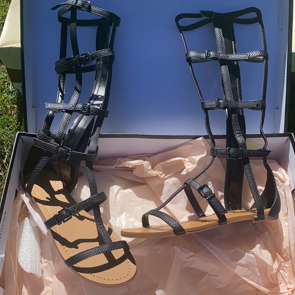 BCBGeneration Brania X Black Gladiator Sandals Zip Buckles size 6